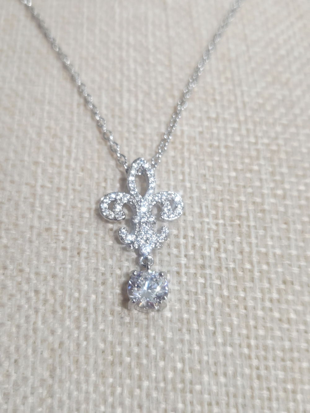 🌸Fleur-de-Lis Moissanite Pendant Necklace with Clear Stone Drop